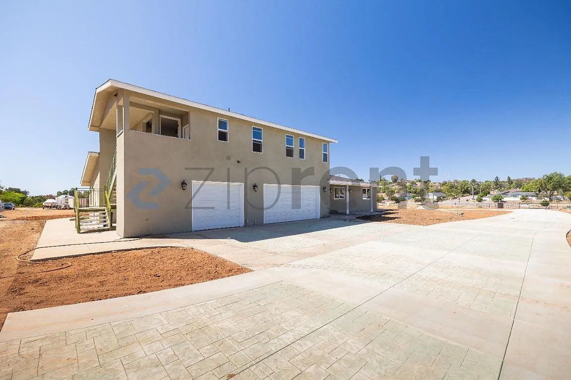3 bed, 2700 sqft, $5,000 — Photo 1