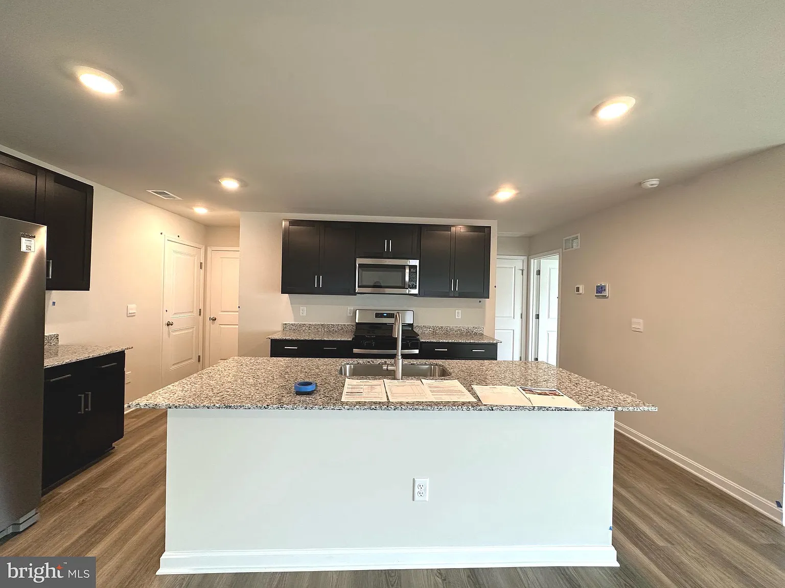 5 bed, 2415 sqft, $2,800 — Photo 3