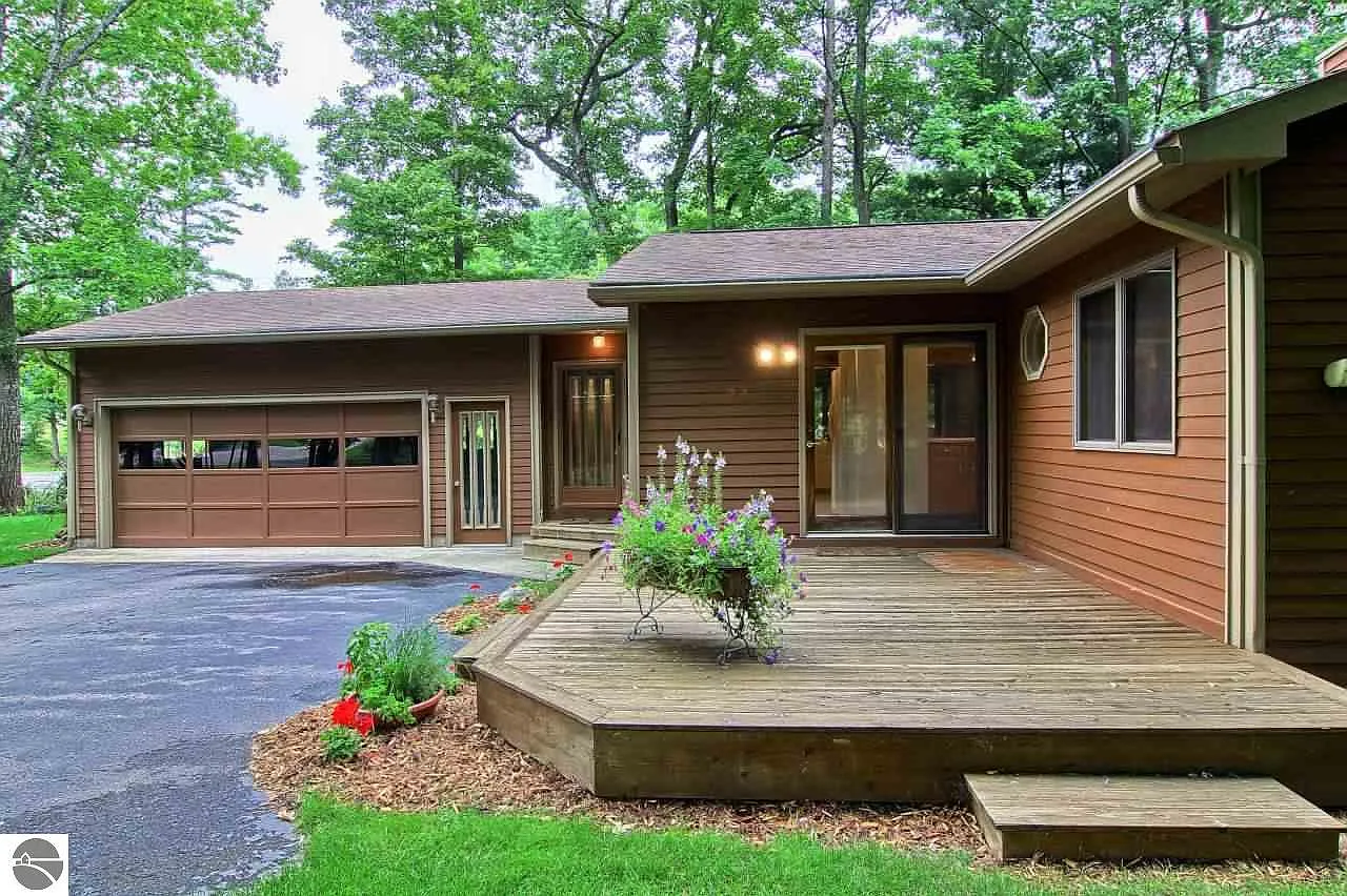4015 Holiday North Ct photo 1