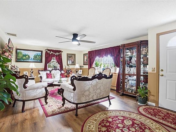 3rd image of 554 Joslin Rd