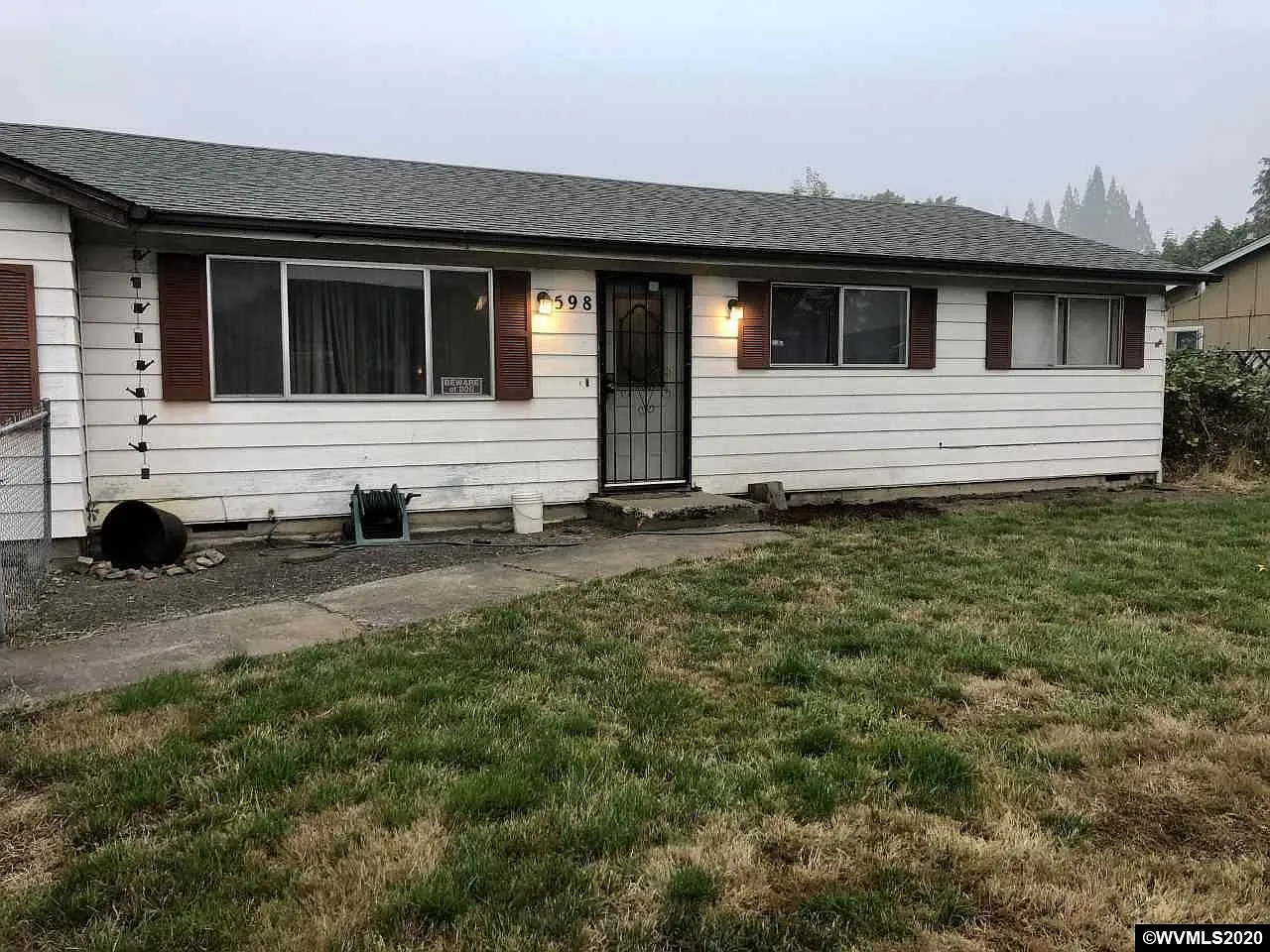 598 46th Ave NE photo 1