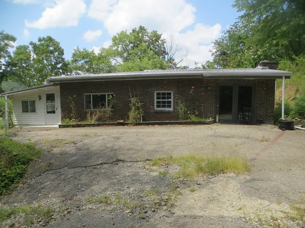 12 Holsclaw Dr, Elkview, WV 25071