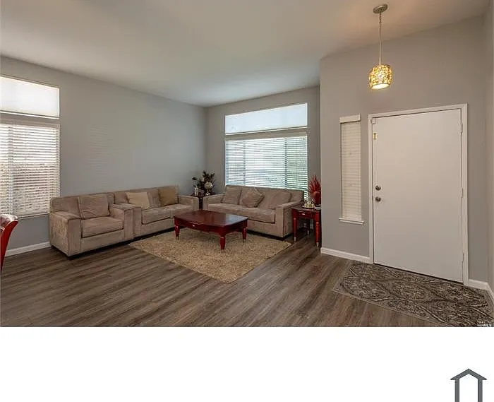4 bed, 1837 sqft, $4,195 — Photo 3