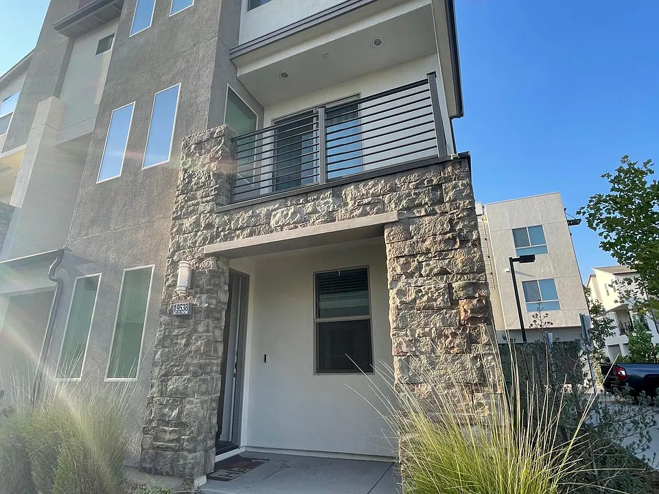 19538 Empire Ln