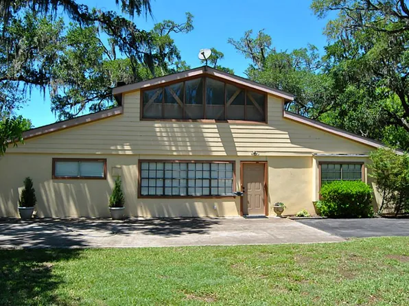 53 Lake Rd, Lake Jackson, TX 77566