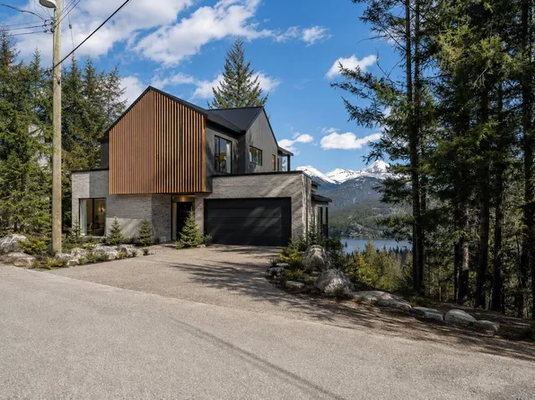 8365 Mountain View Dr, Whistler, BC V8E 0G3