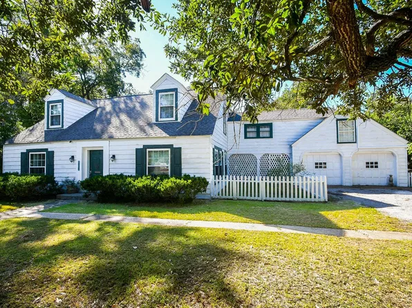 1118 E Cedar St, Angleton, TX 77515
