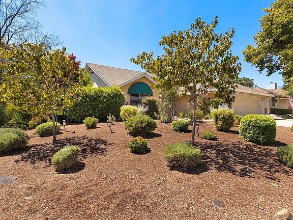 3rd image of 898 Yosemite Dr