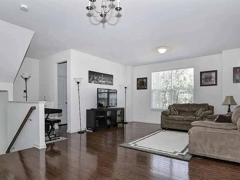 27 Shepherds Hook Way — Photo 2