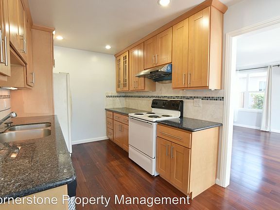 3rd image of 657 Los Olivos Dr