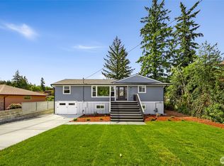 617 Hillcrest Dr, Anacortes, WA