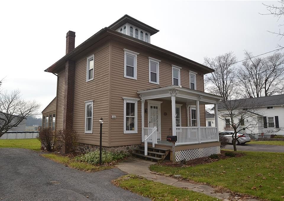 1st image of 228 W Jackson St