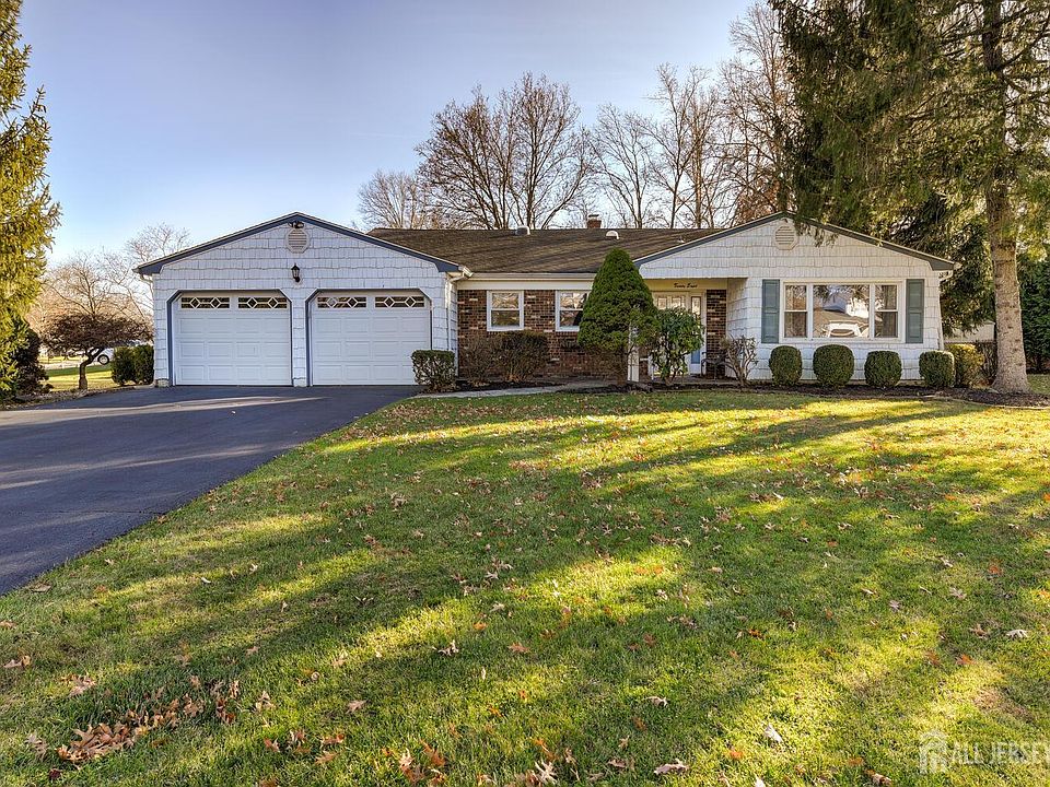 1st image of 28 Chipper Dr