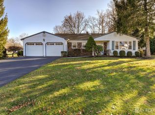 28 Chipper Dr, Kendall Park, NJ 08824