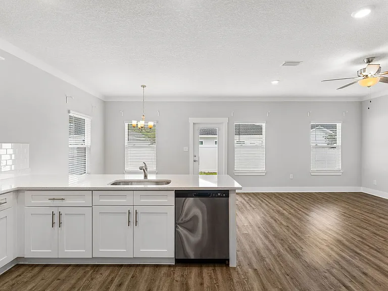 170 Bradford Ct — Photo 15