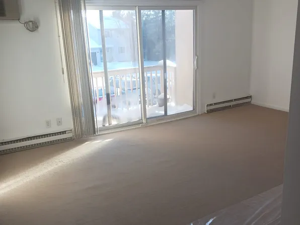 7050 Villa Dr APT 5, Waterford, MI 48327