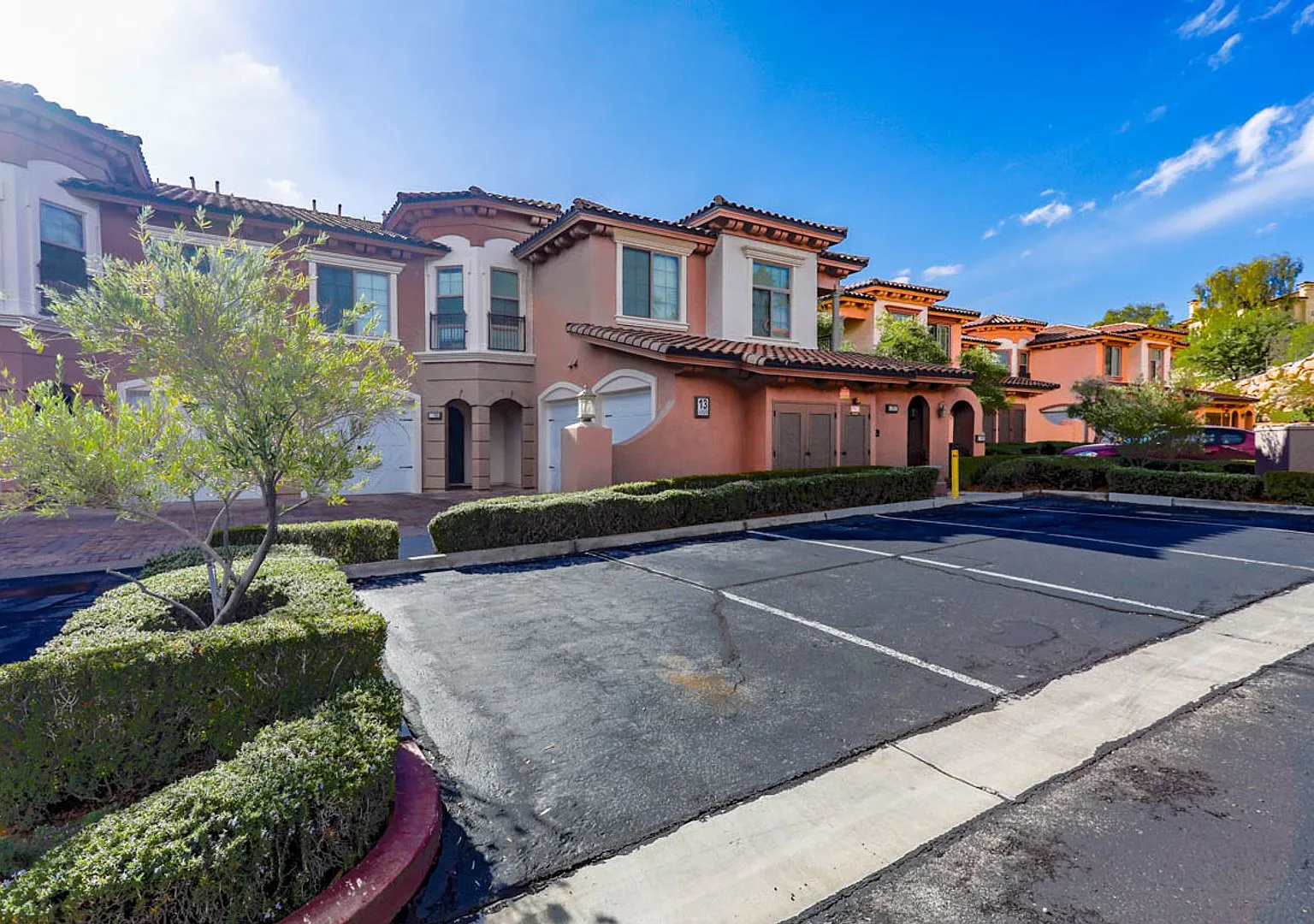Lake Las Vegas 1st Floor Condo With Stunning Views And Garage — Photo 2