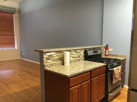 5th image of 1645 W Ogden Ave Unit 506
