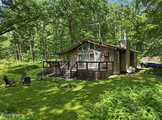 808 Hoover Ct, Hawley, PA 18428