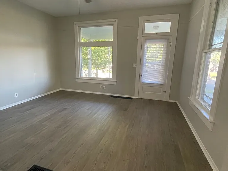 1822 Main St — Photo 10