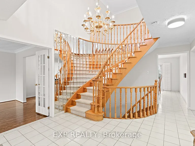 61 Dundee Cres #MAIN — Photo 2