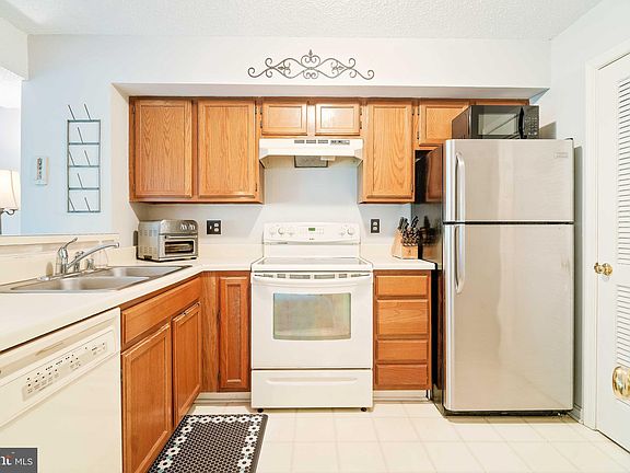 3rd image of 6008 Curtier Dr #6008A