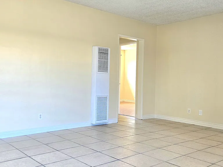 Edith Ave — Photo 10