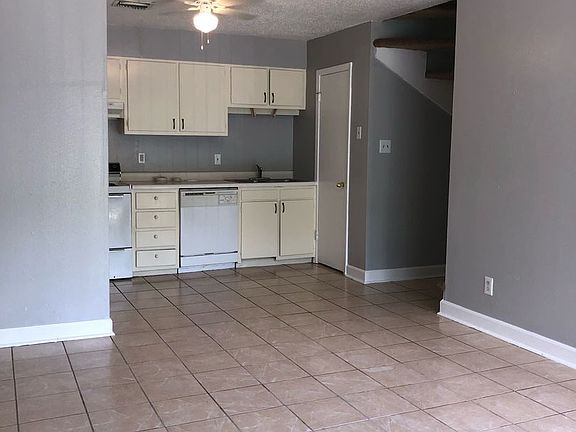 3rd image of 7720 E Kings Hwy APT 17