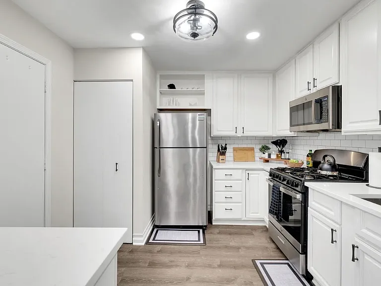 379 Sandhurst Cir #1 — Photo 7