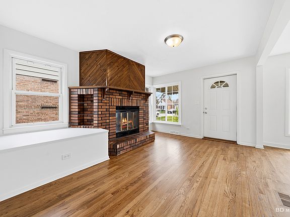 3rd image of 24 167th St