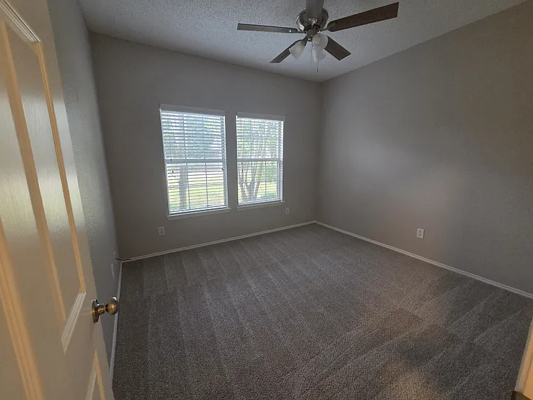 3304 Sparta Dr — Photo 10