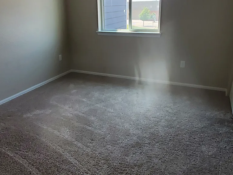 706 Finch Dr — Photo 8