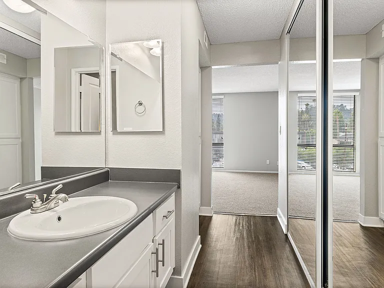 4250 Coldwater Canyon — Photo 17