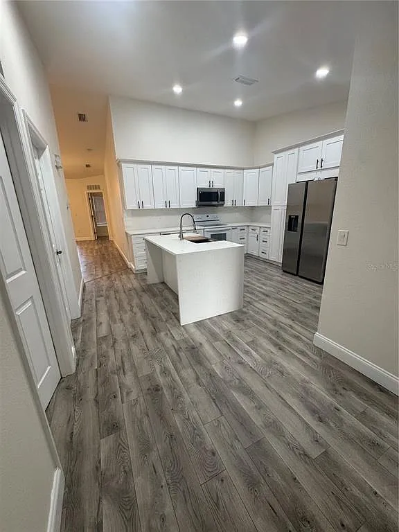 3 bed, 2.0 bath, 1202 sqft, $1,800 — Photo 3