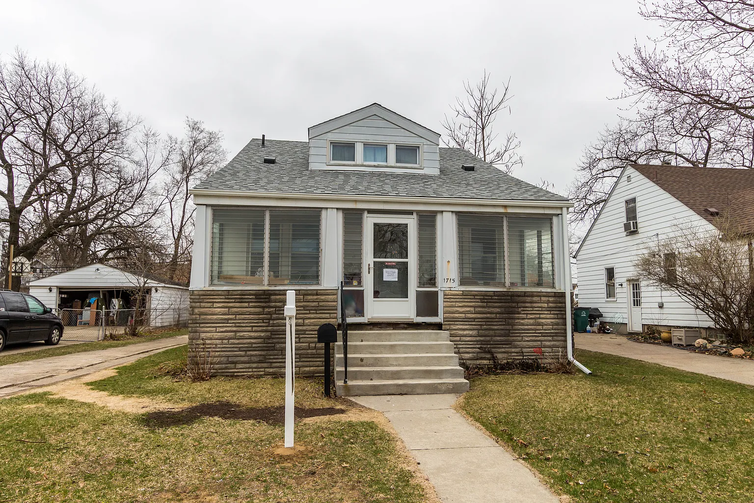 1715 W Troy Ave photo 1