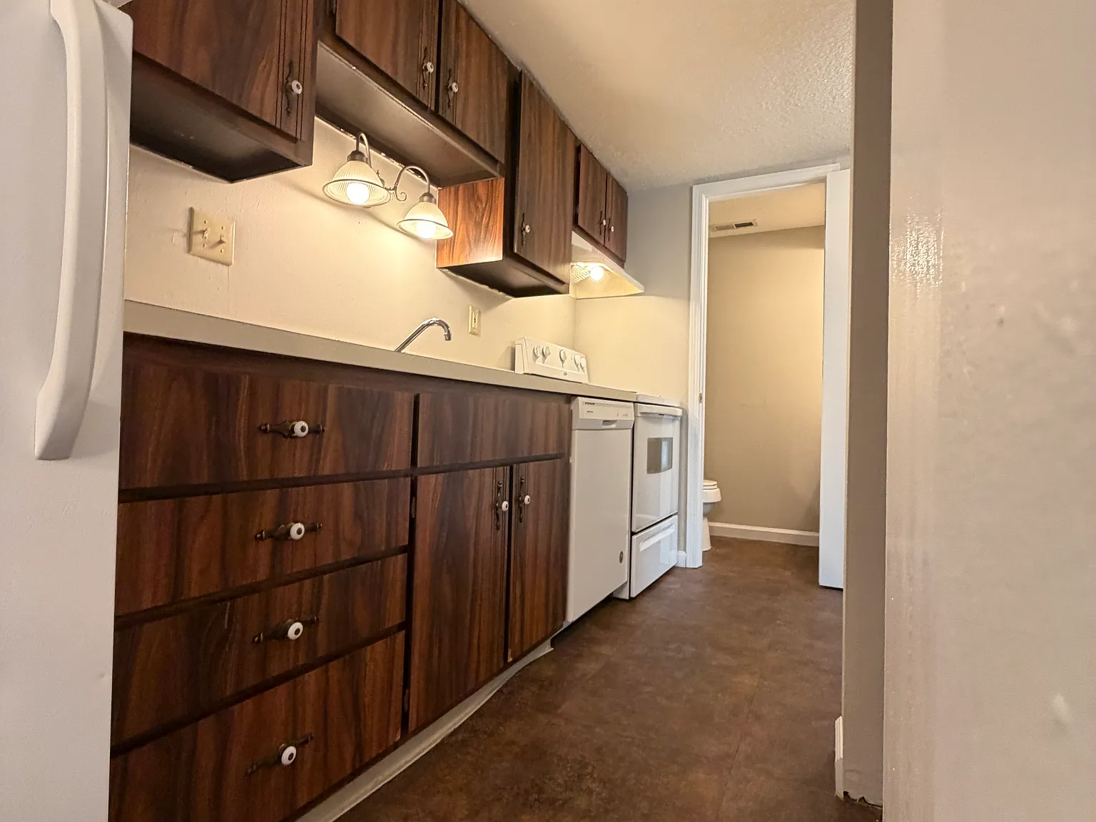 2 bed, 1.5 bath, 900 sqft, $925 — Photo 3