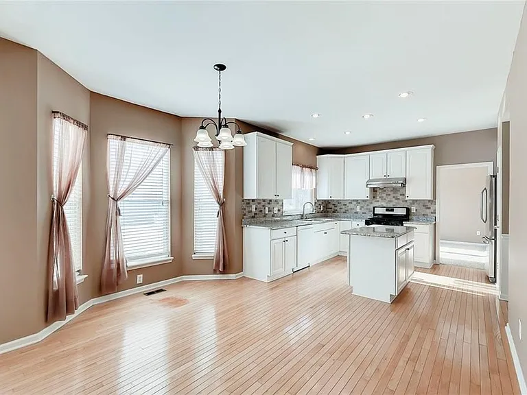 9972 Parkshore Dr — Photo 25