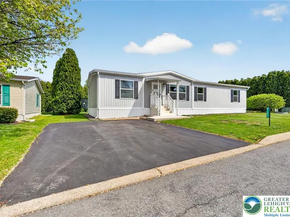 4180 Heritage Ln, Walnutport, PA 18088