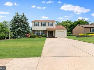 699 Whittier Dr, Warminster, PA 18974