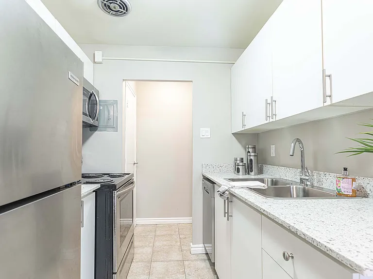 110 Grand Ave — Photo 12