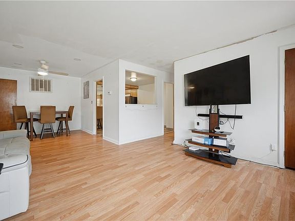 4th image of 709 McLawhorne Dr