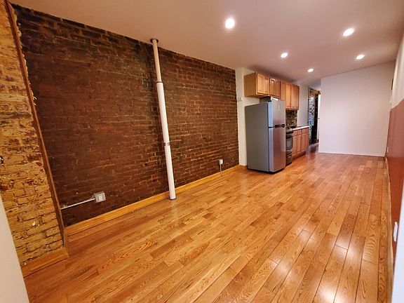 4th image of 206 Avenue B #2B