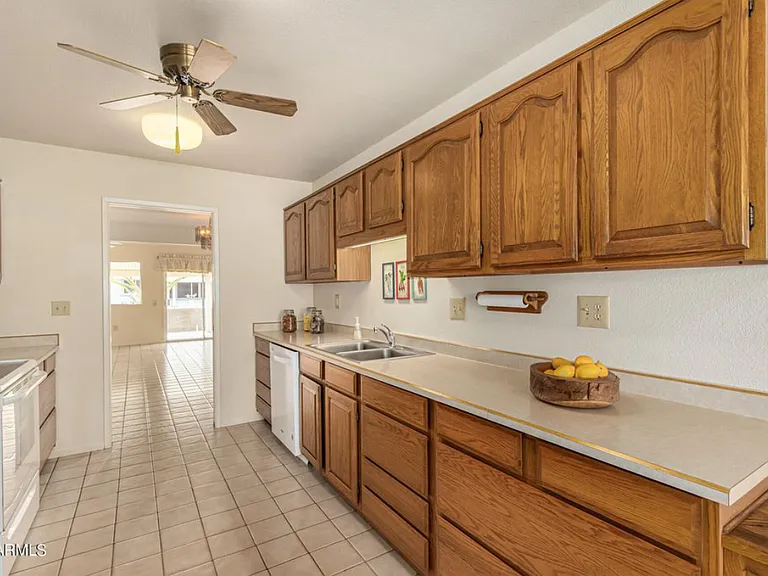 9327 W Spanish Moss Ln — Photo 2