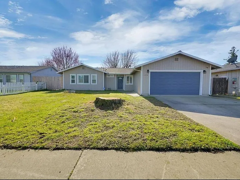 1376 Lisa Way — Photo 1