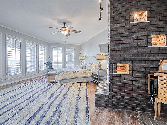 5th image of 3133 N Lakeview Manor Dr