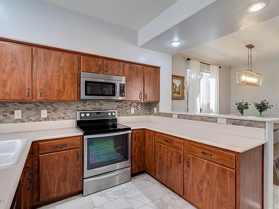 4th image of 15217 S 14th Pl