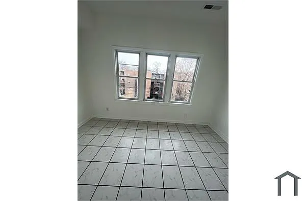 Building Photo - 7737 S Kingston Ave #3N