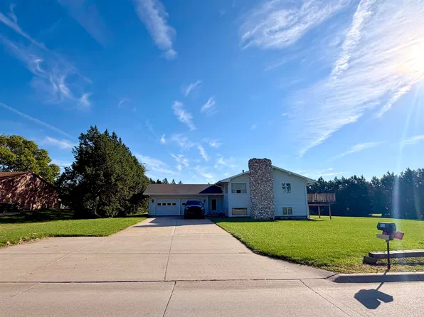 300 N Shore Dr, Hastings, NE 68901