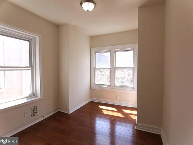 1530 Fontain St — Photo 5