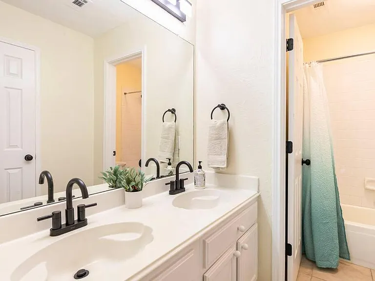 4216 Juniper Ln — Photo 6